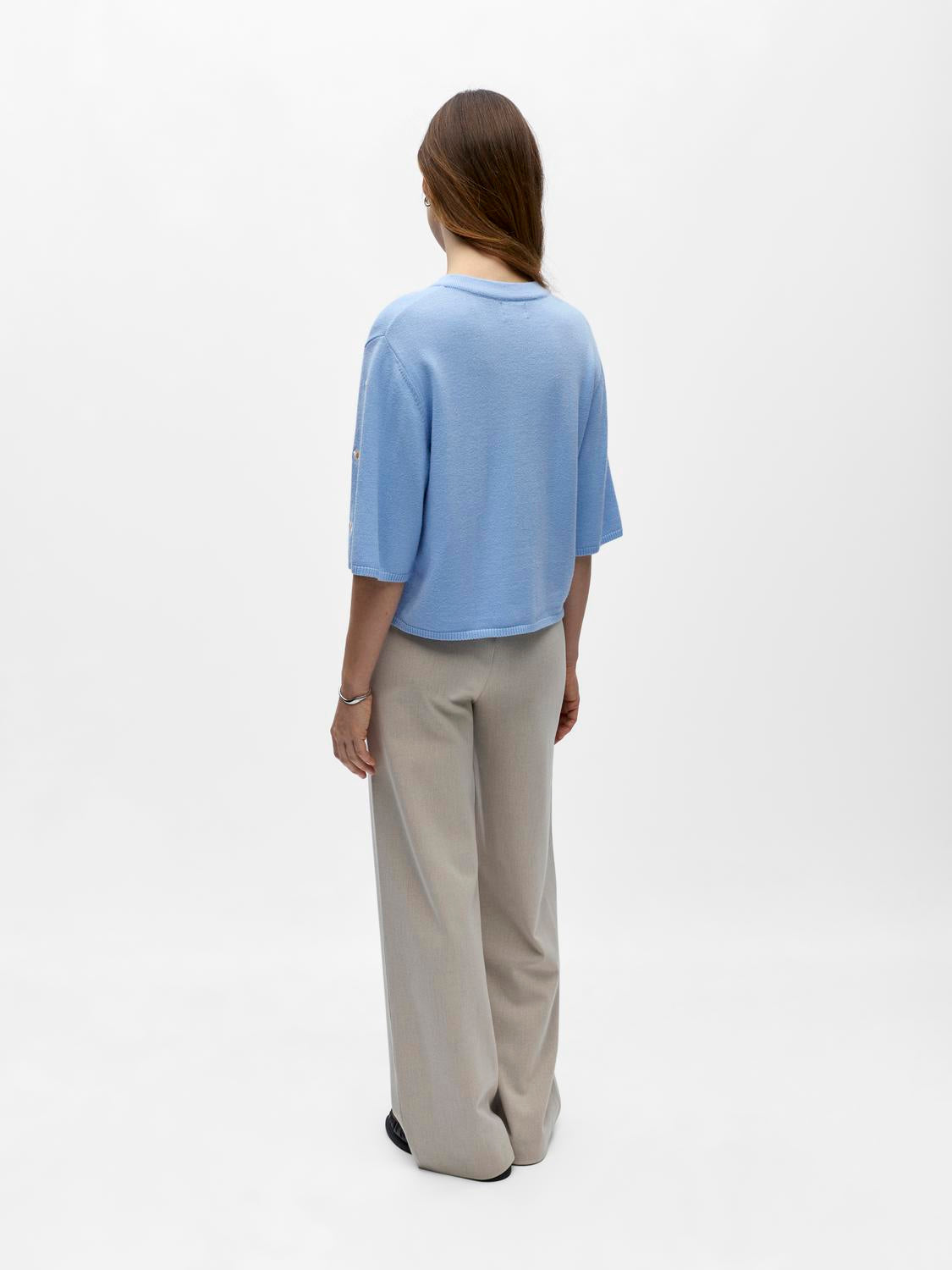 model_shot-back